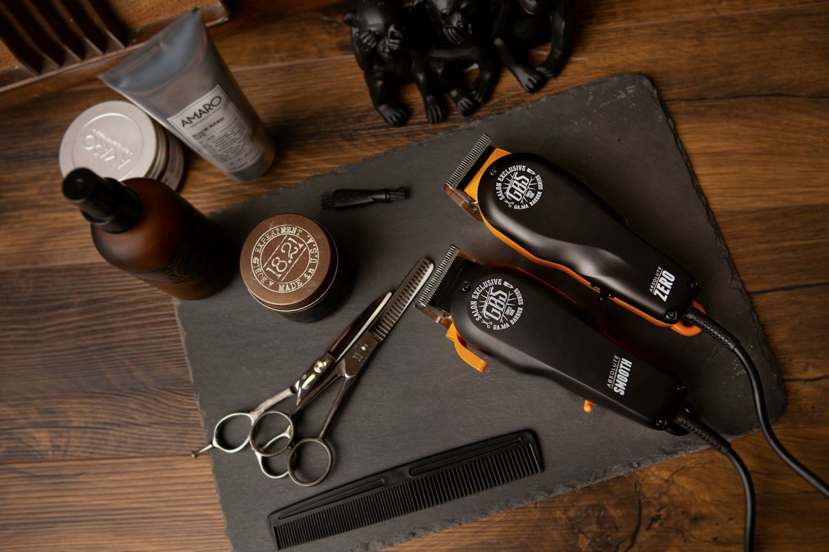Máquinas, tijeras y productos de barbería